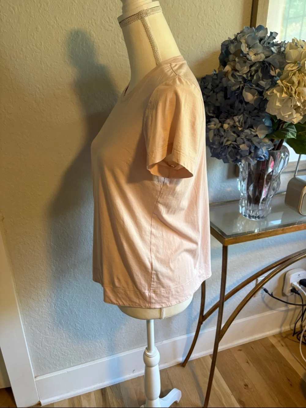 Lafayette 148 New York Soft blush color or Light Pink Short Sleeve Crewneck Tee - Picture 2 of 4